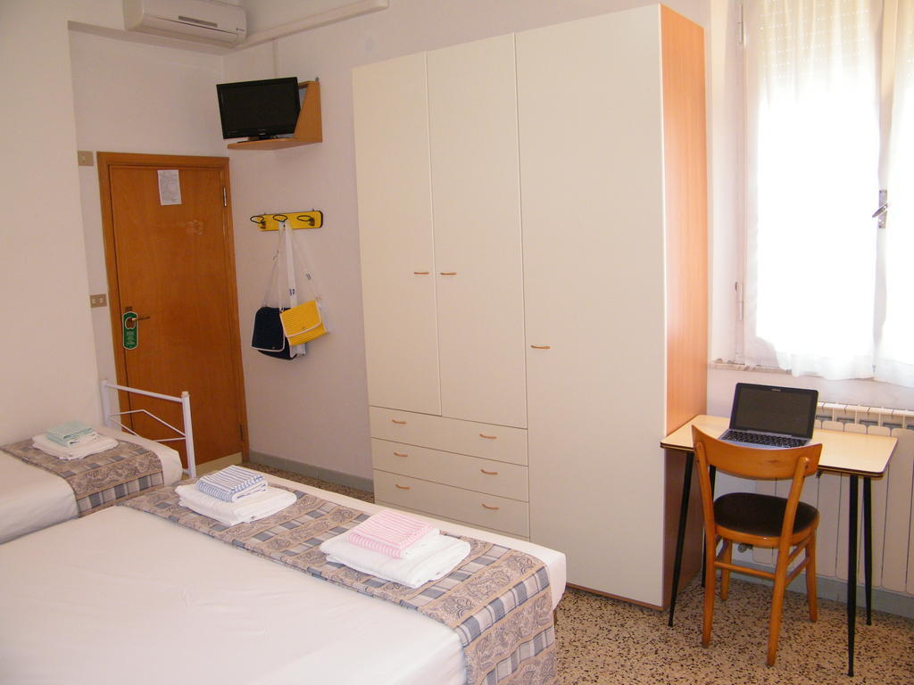 Hotel Nuovo Fiore Cattolica Cameră foto