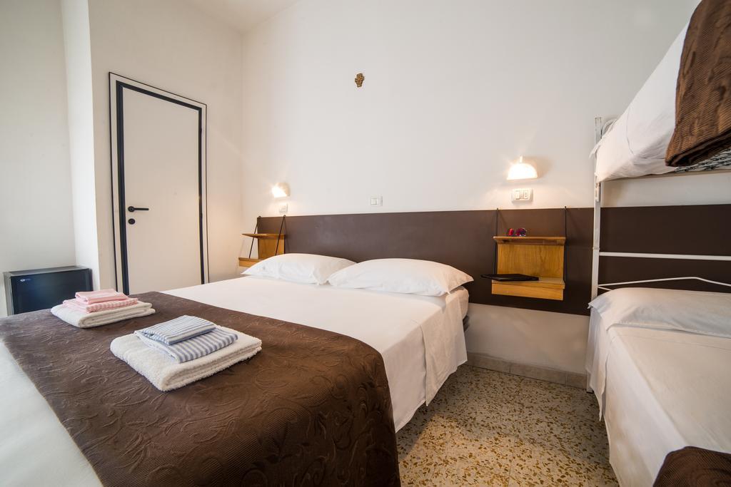 Hotel Nuovo Fiore Cattolica Cameră foto
