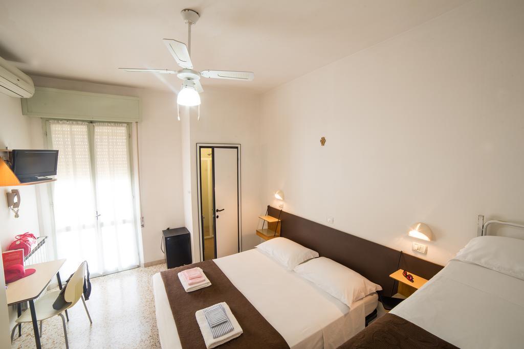 Hotel Nuovo Fiore Cattolica Cameră foto
